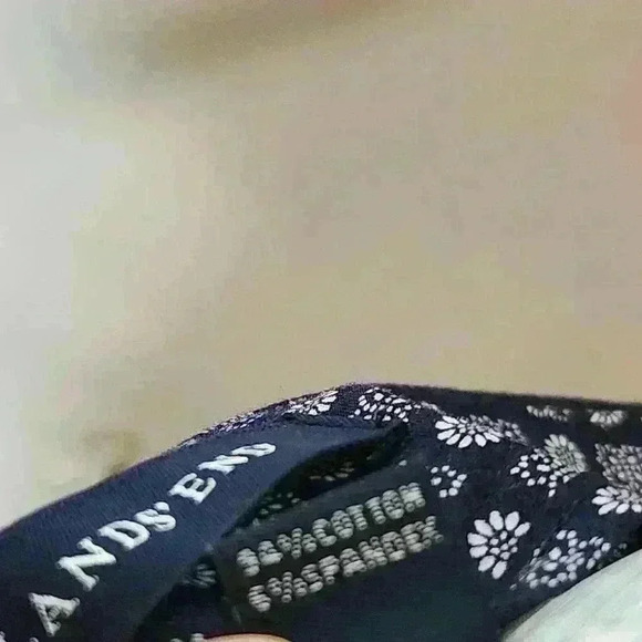 Lands end women's black side zip black tapered pants size 8P - Picture 7 of 8